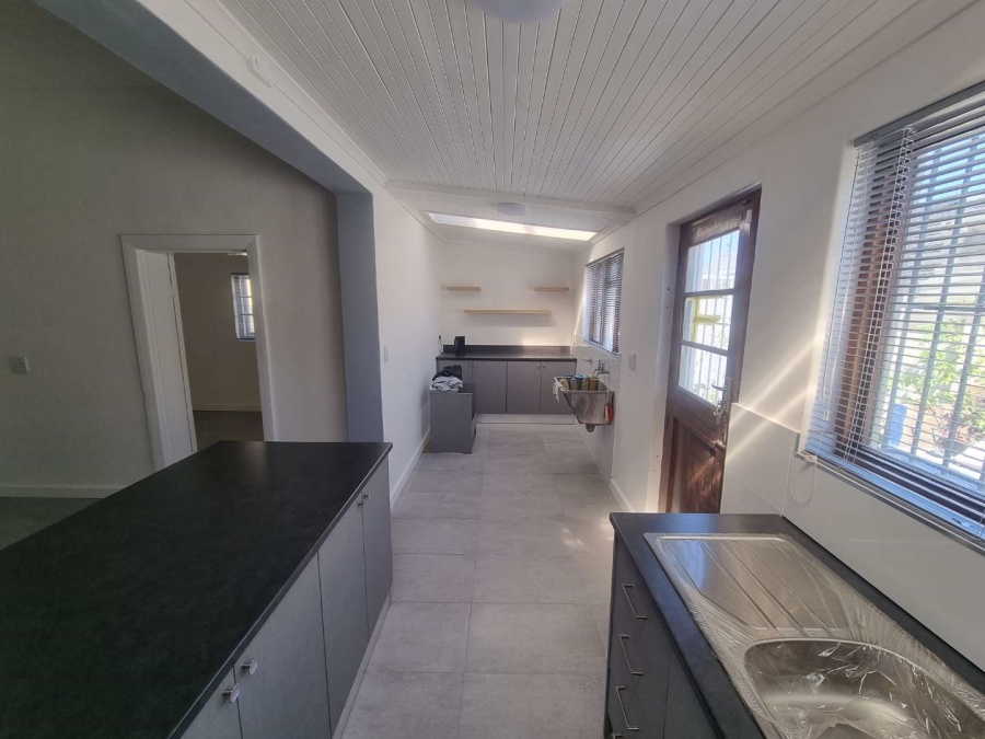 To Let 3 Bedroom Property for Rent in Wynberg Western Cape